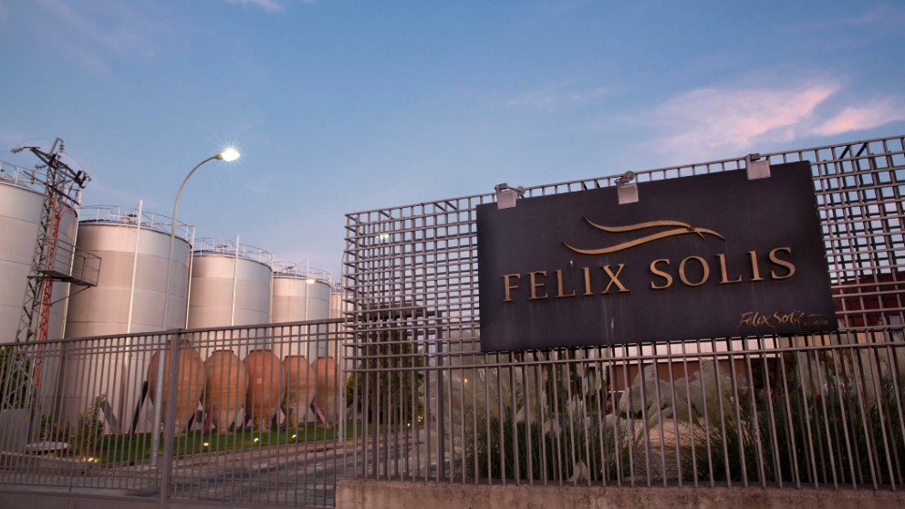 La Fiscalía investiga a Félix Solís tras una denuncia por fraude en sus vinos Valdepeñas