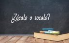 Cómo se escribe zócalo o sócalo