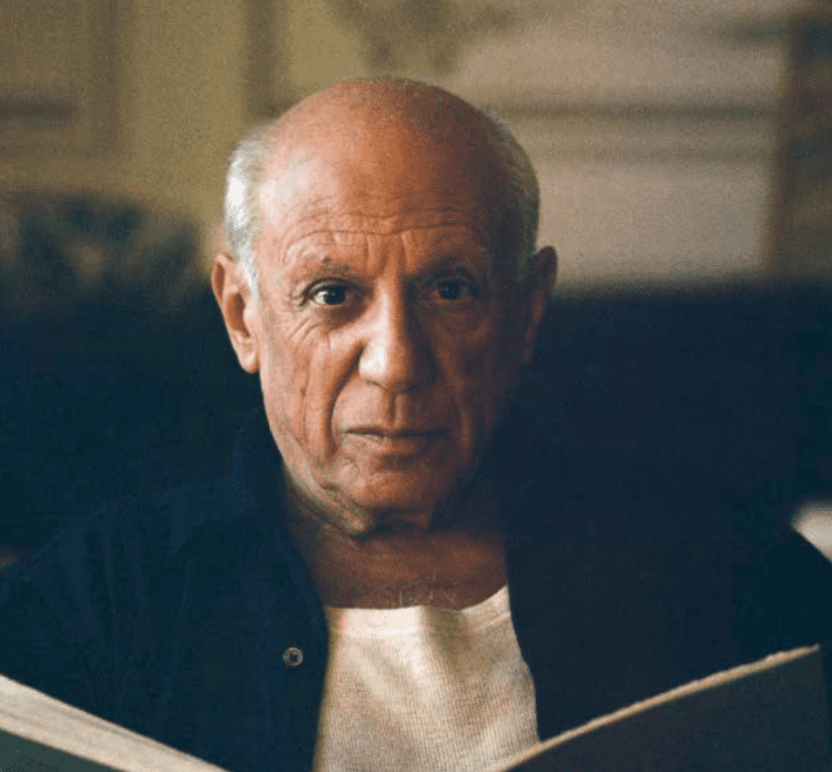 Pablo Picasso leyendo @Getty