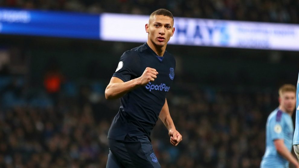 Richarlison celebra un gol con la elástica del Everton. (Getty)