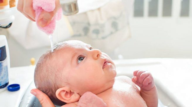 Primero baño del bebé: hacerlo cuándo el mejor momento