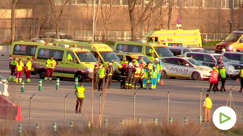 Servicios de emergencias en Barajas esperando el Air Canadá. Foto: William Criollo