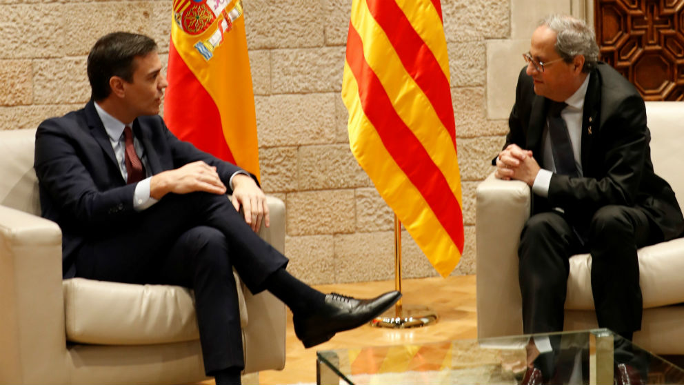 Sánchez y Torra durante su reunión en el Palau de la Generalitat. Foto: EFE