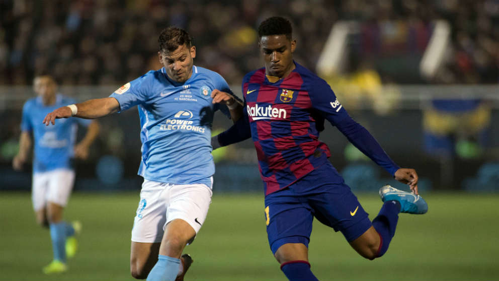 Junior Firpo con el Barcelona. (AFP)