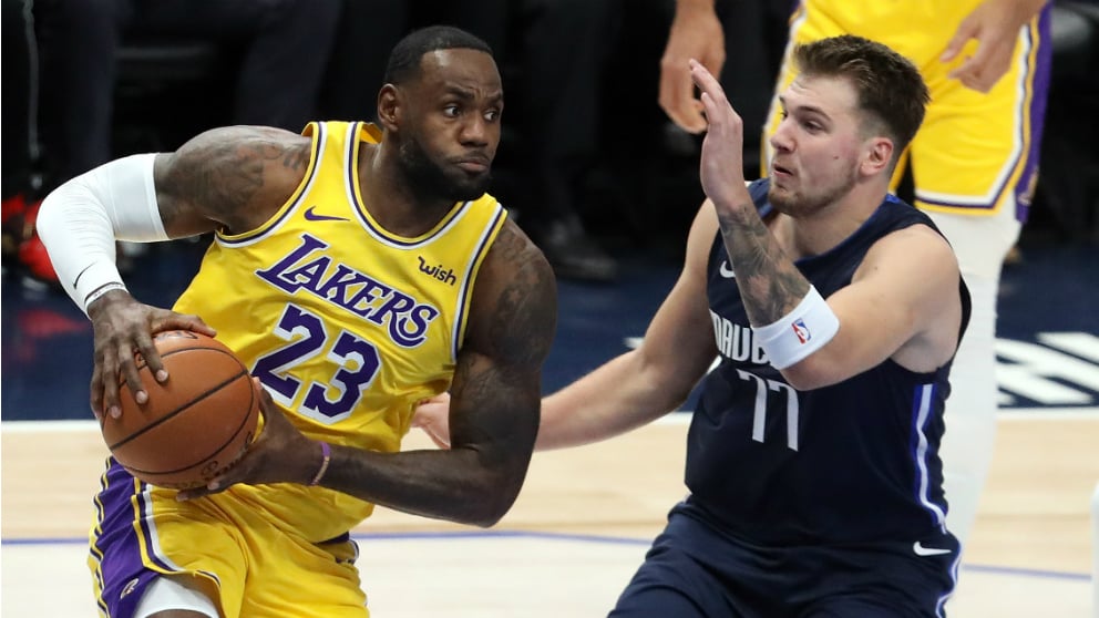 LeBron James y Luka Doncic (Getty).