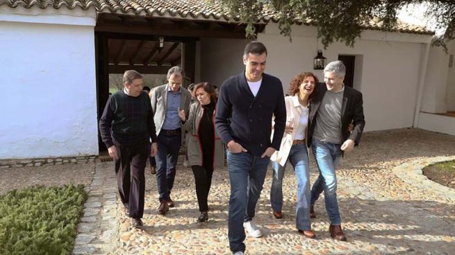 mascarilla Pedro Sánchez y sus ministros entrando en Quintos de Mora, en una imagen de archivo. (Foto: Efe) quintos de mora