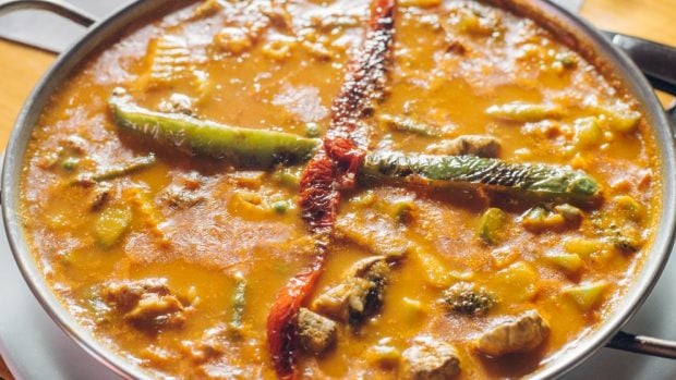 Arroz caldoso de conejo y pollo