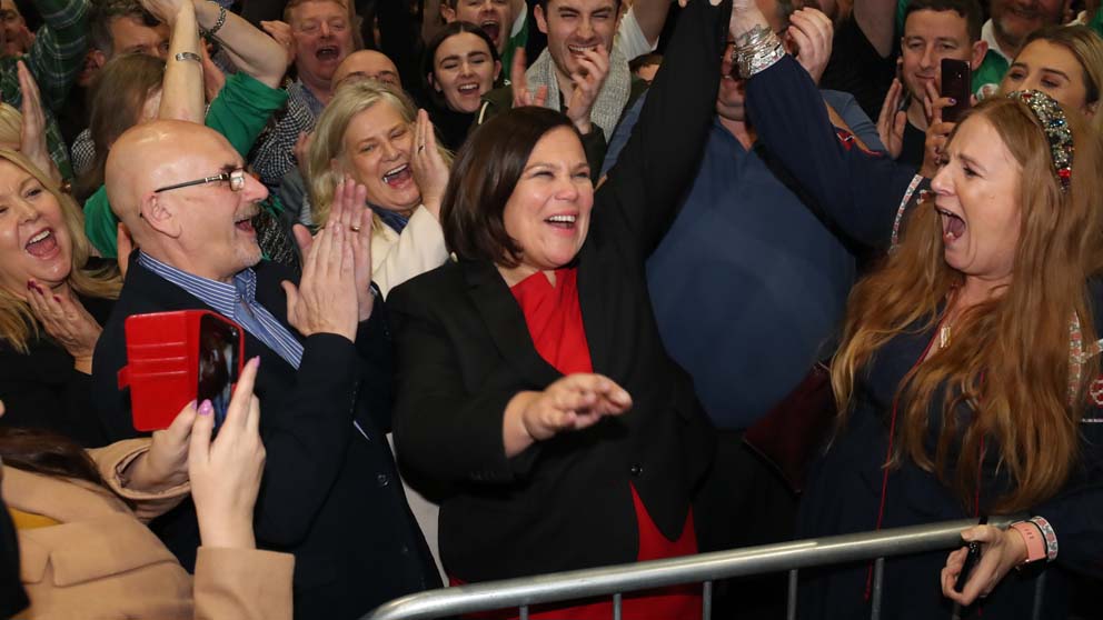 La líder del partido irlandés Sinn Féin, Mary Lou McDonald, celebrando la victoria. Foto: EP
