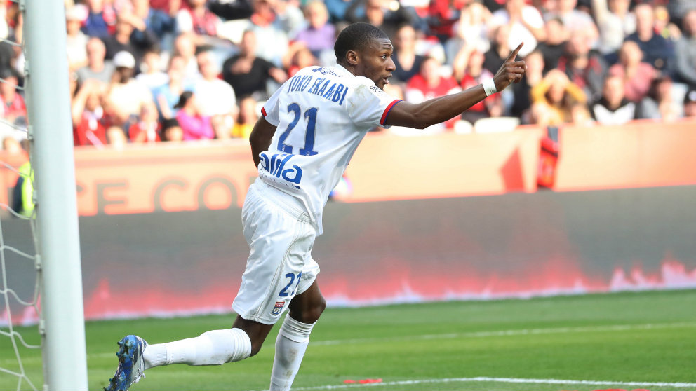 Toko Ekambi celebra un gol con el Olympique de Lyon. (AFP)