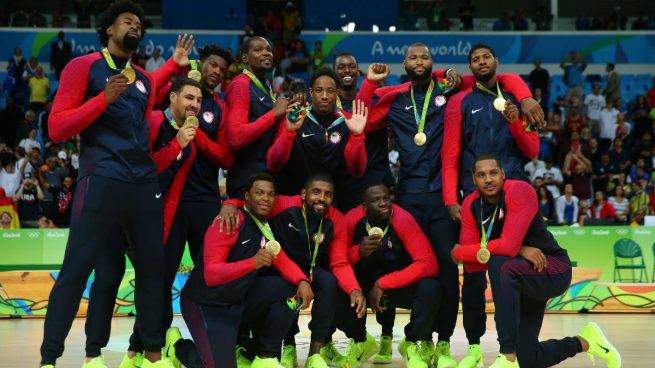 La selección de baloncesto de E.E.U.U celebra el oro logrado en Río 2016 (Getty).