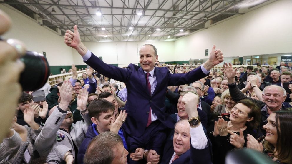 El líder del partido Fianna Fáil, Michéal Martin, celebra los resultados de las elecciones irlandesas. Foto: EP