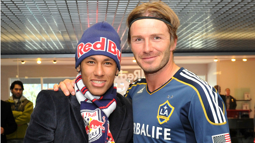 Neymar y David Beckham, en 2011 (AFP).