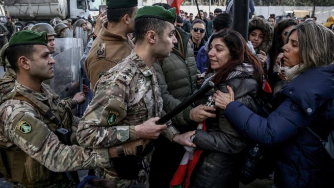 Choques violentos a las puertas del Parlamento libanés