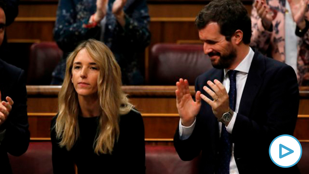 La portavoz del PP en el Congreso, Cayetana Álvarez de Toledo, aplaudido por Casado y su grupo. (Foto: EFE)