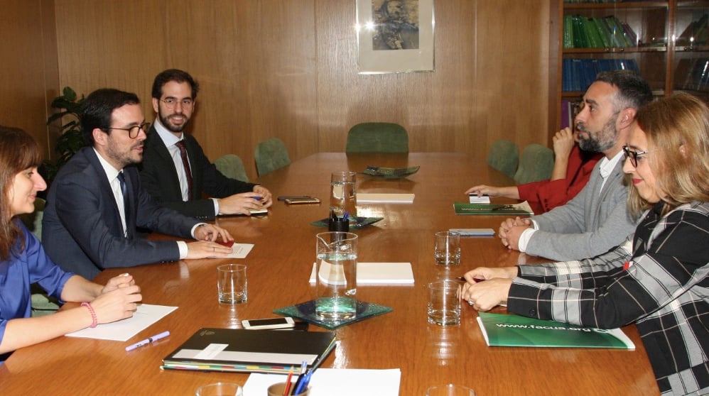 El ministro de Consumo, Alberto Garzón, y el líder de Facua, Rubén Sánchez. (Foto. Consumo)