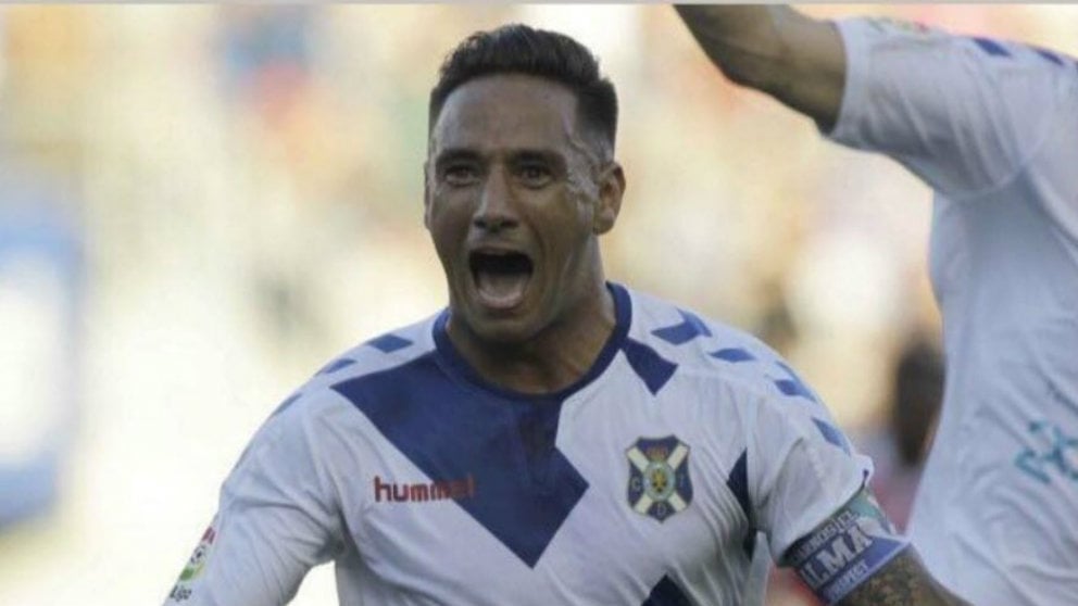 Suso Santana celebra un gol con el Tenerife. (@SantanaSuso)