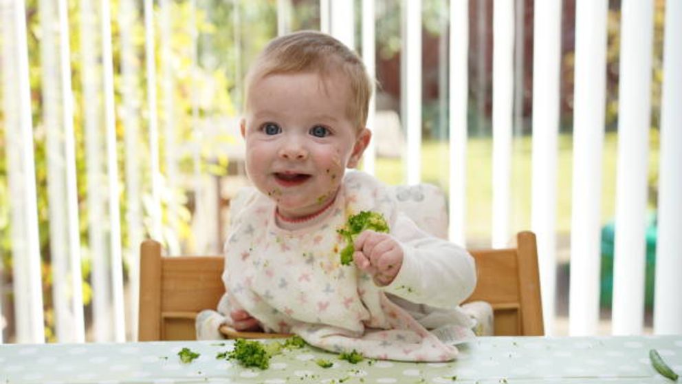Descubre cuáles son los alimentos que pueden causar gases al bebé