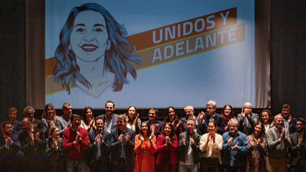 Inés Arrimadas y cargos del partido en el lanzamiento de su candidatura a las primarias de Cs. (Foto: @Tonicanto1)