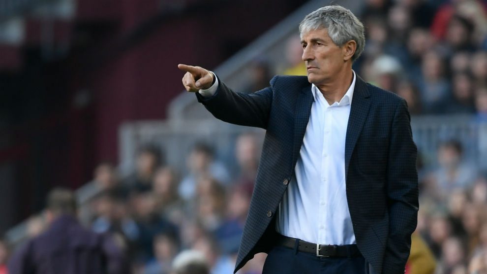 Setién da instrucciones en el Barcelona-Getafe. (AFP)