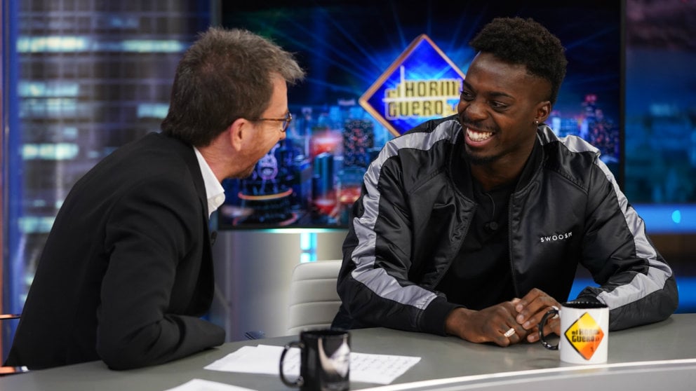 Pablo Motos con Iñaki Williams. (@El_Hormiguero)