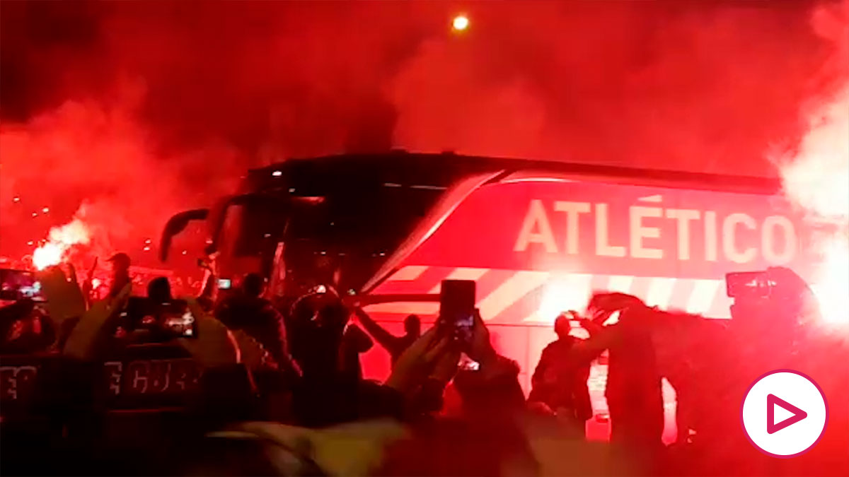 El espectacular recibimiento al Atlético de Madrid. (Miguel Zorío / David Sepúlveda)