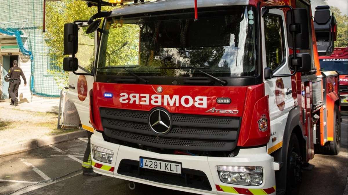 Al menos 15 heridos, cuatro de ellos graves, en el incendio de un piso en Barcelona