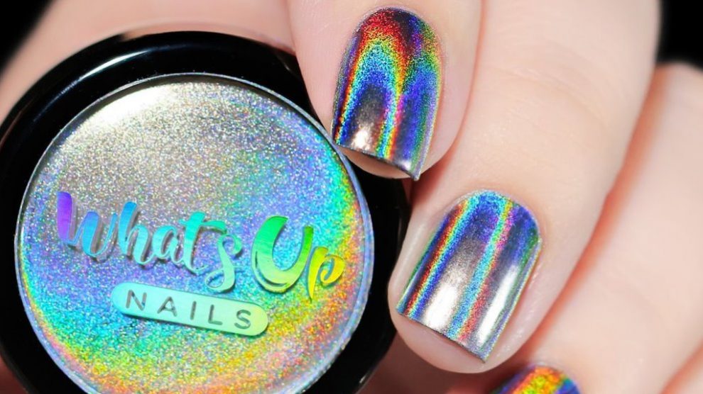 El efecto holográfico en las uñas es realmente espectacular