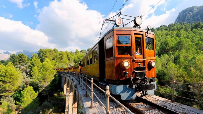 Los 3 mejores trenes históricos de España: una forma diferente de viajar