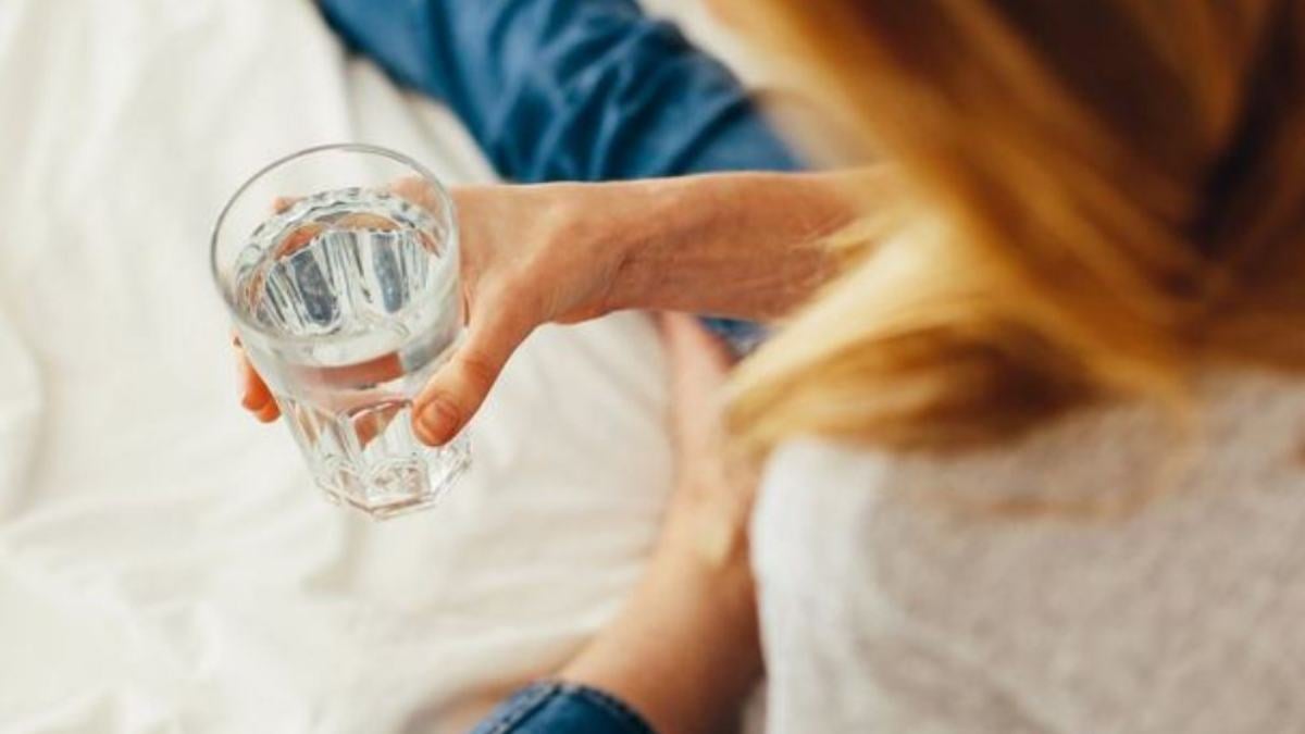 Beber agua nada más levantarse puede ser beneficioso para la salud ¿Por qué?