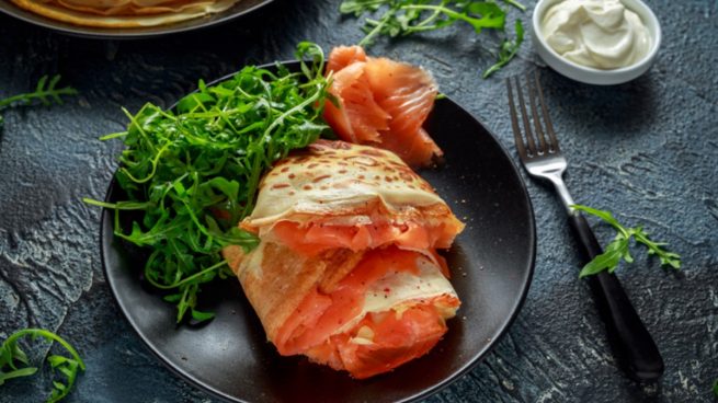 Receta de rollito de tortilla con espinacas y salmón