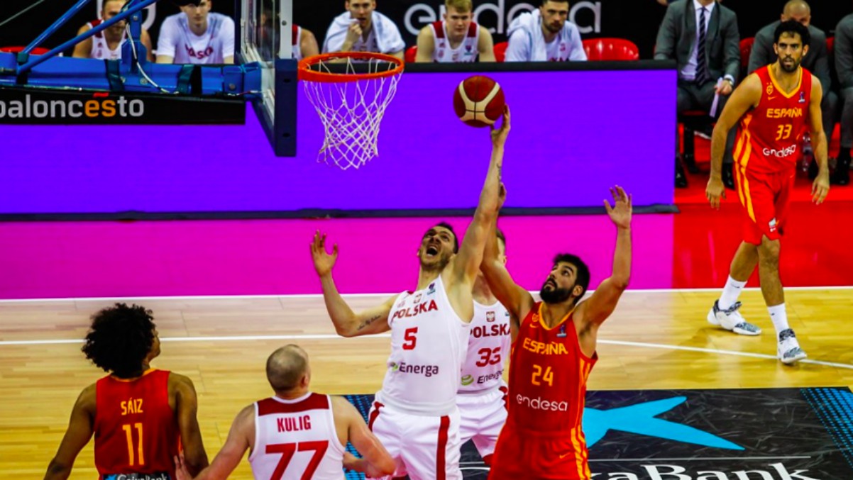 España perdió contra Polonia en Zaragoza. (FIBA)