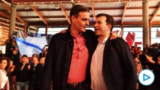 Pedro Sánchez con Gonzalo Caballero este domingo en Galicia. (Foto. PSOE)