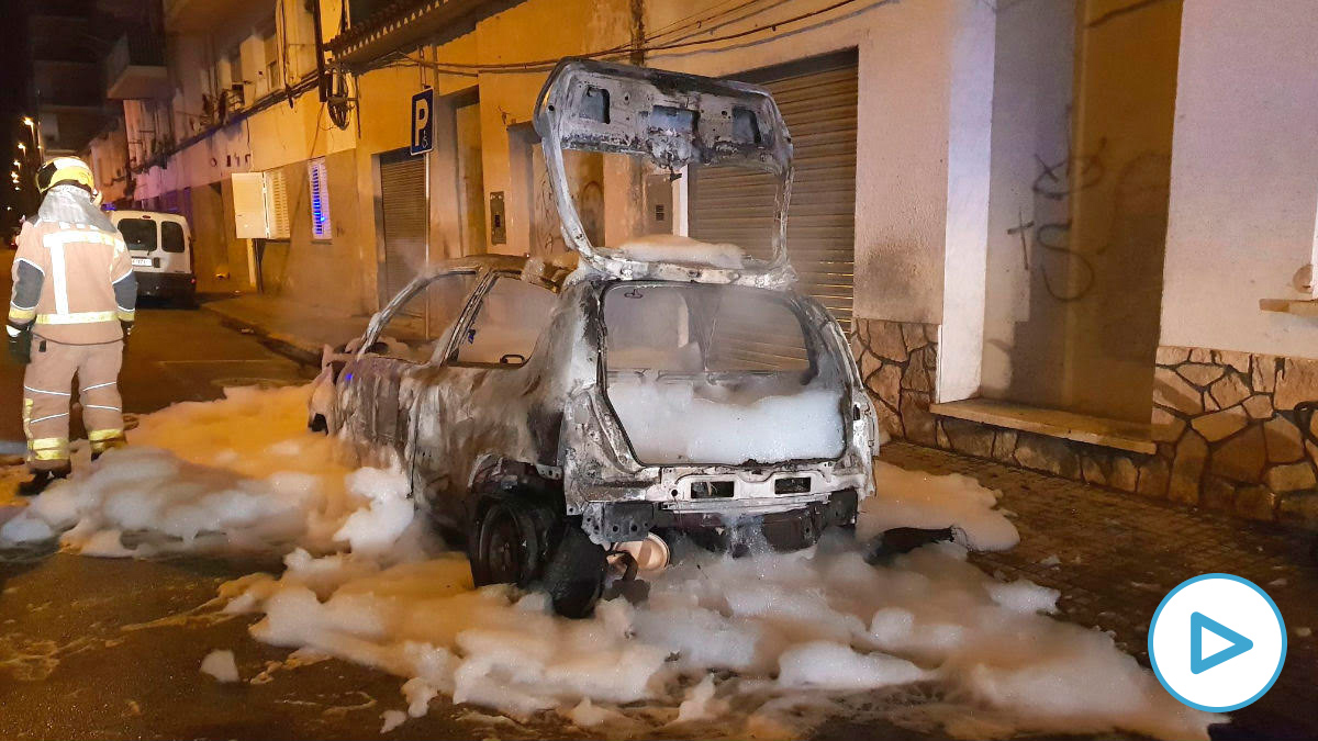 Así han quemado el coche del portavoz de Vox en Salt (Gerona).