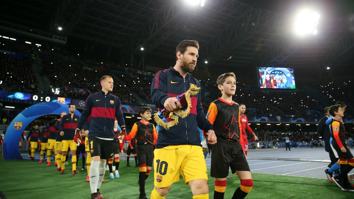 Messi, antes de comenzar el Nápoles – Barcelona. (Getty)