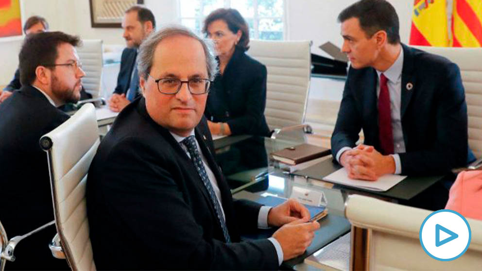 Quim Torra en la mesa de negociación con Pedro Sánchez en La Moncloa. (Foto: EFE)