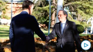 Pedro Sánchez saluda a Quim Torra, en La Moncloa.
