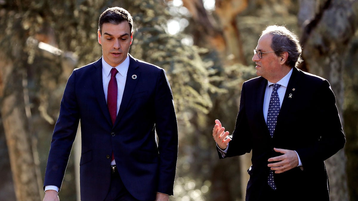 Pedro Sánchez y Quim Torra en los jardines de Moncloa.