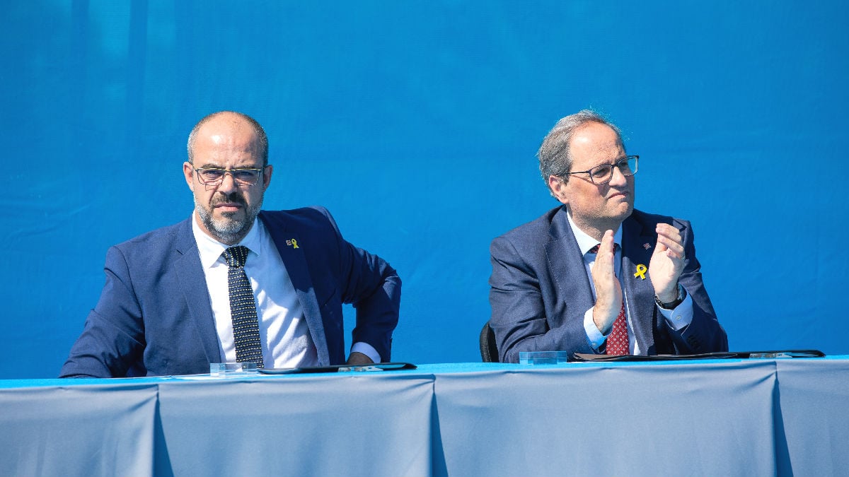 El consejero Miquel Buch y el president de la Generalitat, Quim Torra. (Foto: Europa Press)