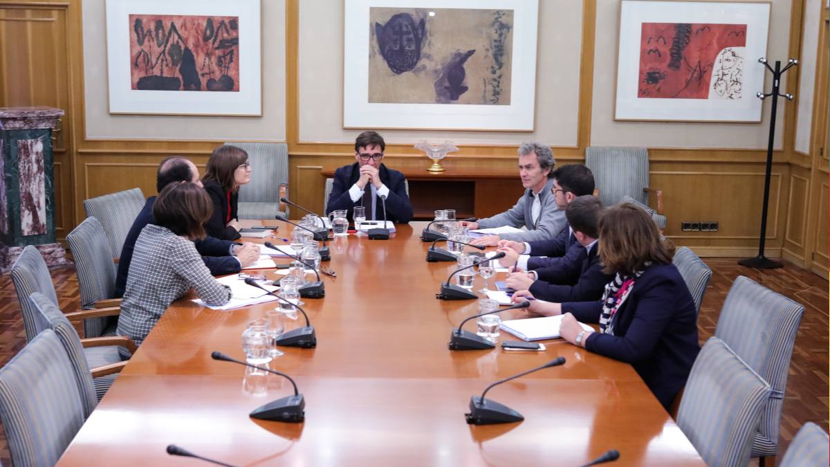 El ministro de Sanidad reunido por la crisis del coronavirus. Foto: EP