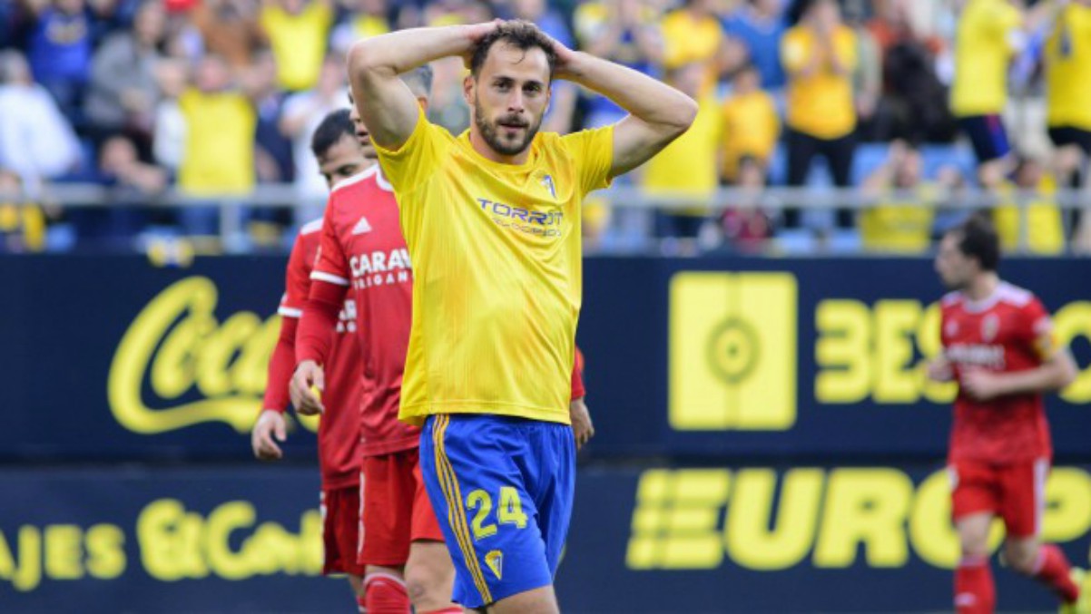 Malbasic se lamenta tras una ocasión fallada con el Cádiz. (cadizcf.com)