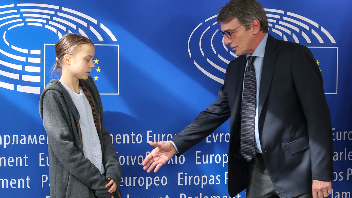 Greta Thunberg con David Sassoli en el Parlamento Europeo (Foto: AFP)