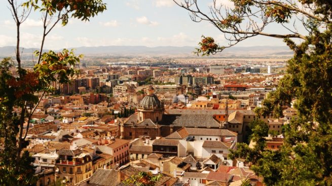 Granada engalanará sus balcones para el Día de la Cruz