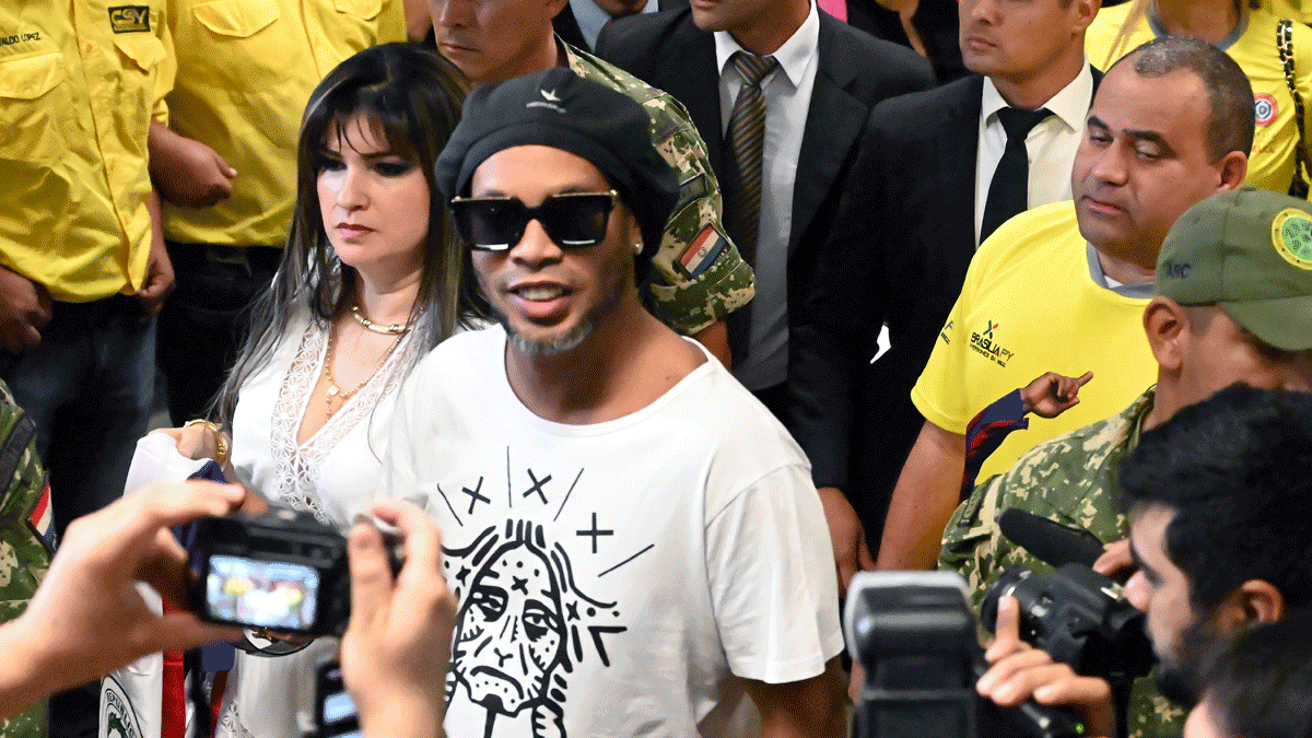 Ronaldinho, a su llegada a Paraguay (AFP)