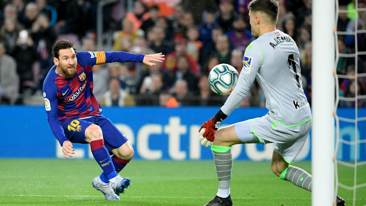 Messi no acierta a marcar ante Remiro. (AFP)