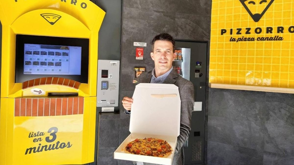 Cajero de pizzas en Málaga