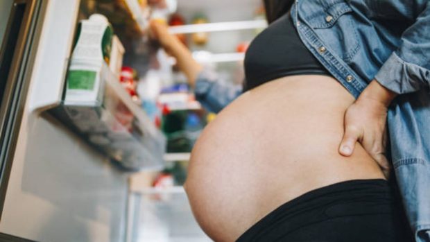 Antojos en el embarazo: por qué se producen y cómo comportarse