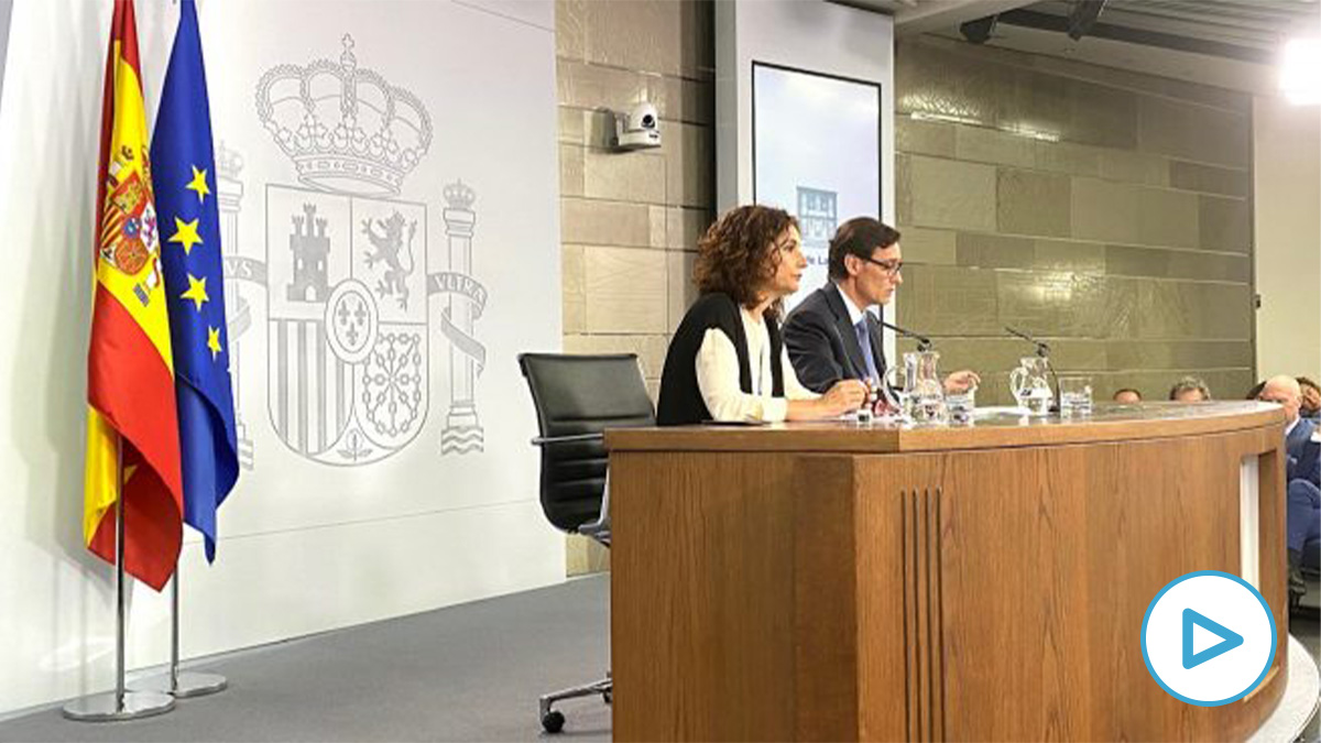 Montero e Illa, este martes, tras el Consejo de Ministros. Foto: Joan Guirado