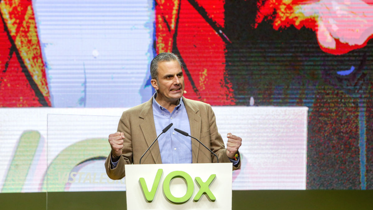 El secretario general de Vox, Javier Ortega Smith, interviene en el acto central de la Asamblea General Ordinaria del partido en el Palacio de Vistalegre. (Foto: Europa Press)
