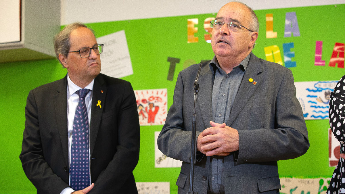 El presidente de la Generalitat, Quim Torra, y el consejero de Educación, Josep Bargalló. (Foto: Europa Press)