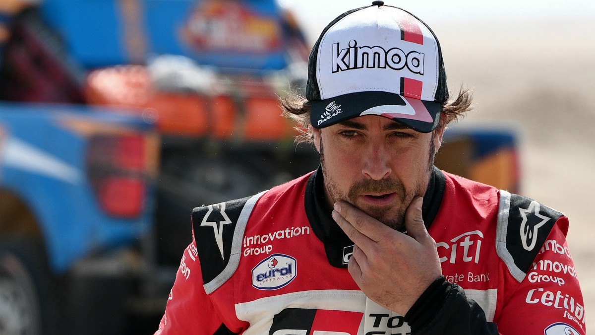 Fernando Alonso, durante el Dakar. (AFP)